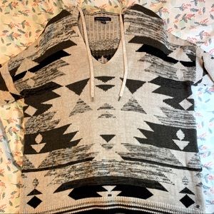 AE geometric hooded pullover